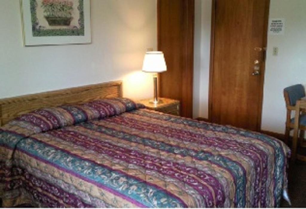 Colonial Inn Mercer-Grove City Szoba fotó