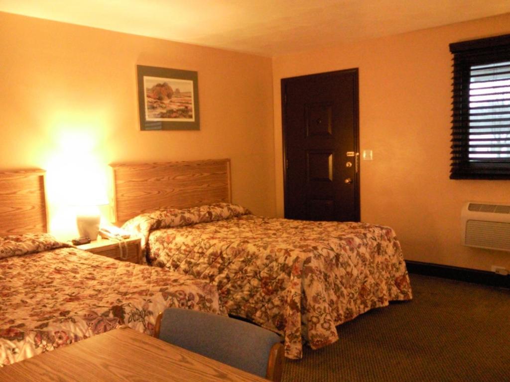 Colonial Inn Mercer-Grove City Szoba fotó