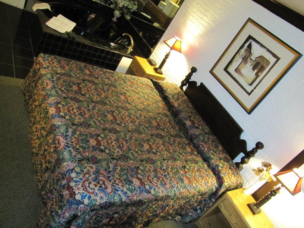 Colonial Inn Mercer-Grove City Szoba fotó
